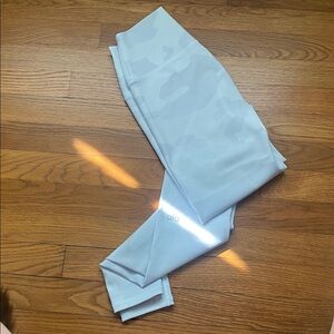 Women’s ALO Yoga Leggings - White / Light Grey Camo